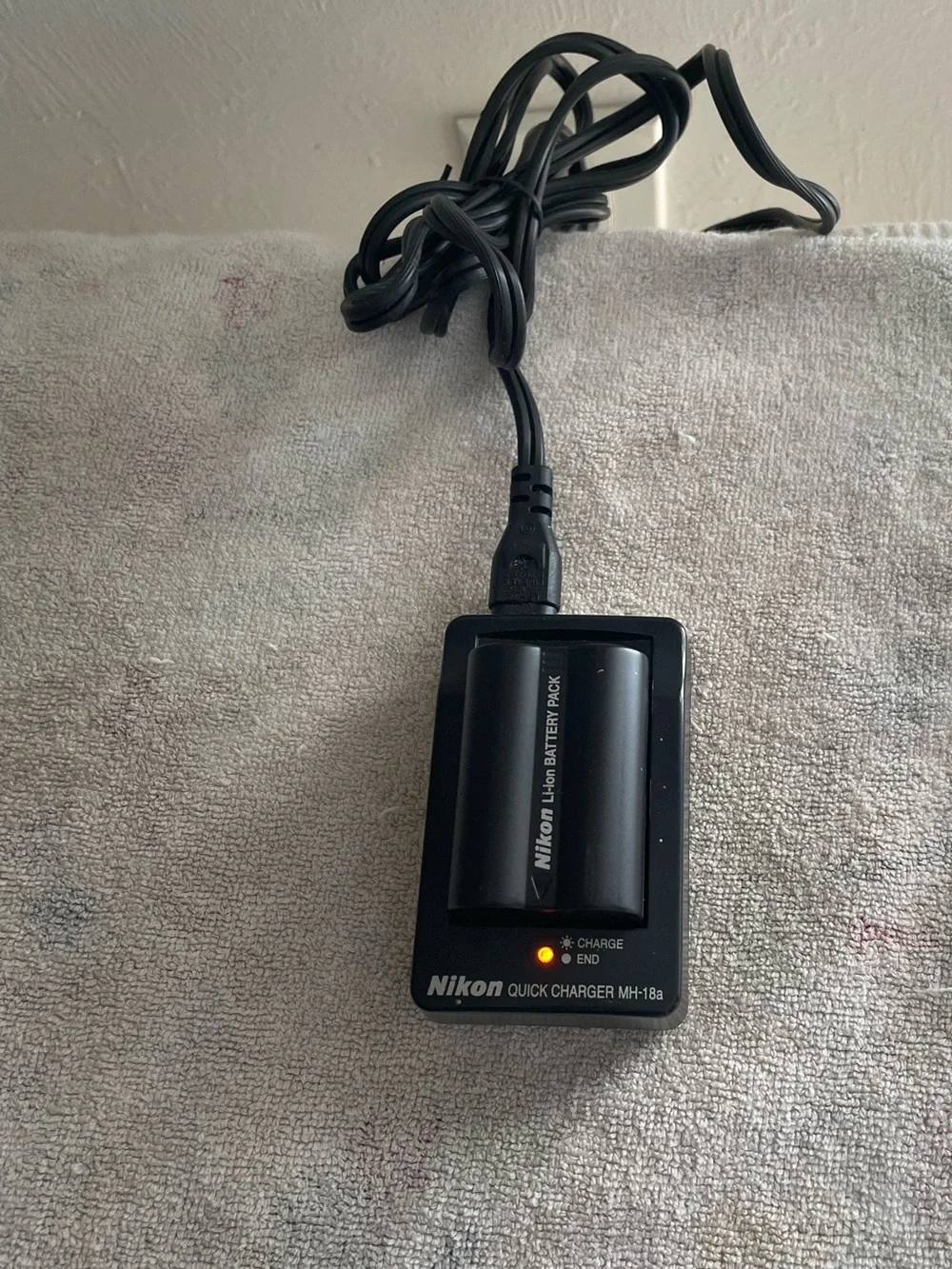 Nikon MH-18a Quick Charger + Genuine EN-EL3a Battery Bundle.